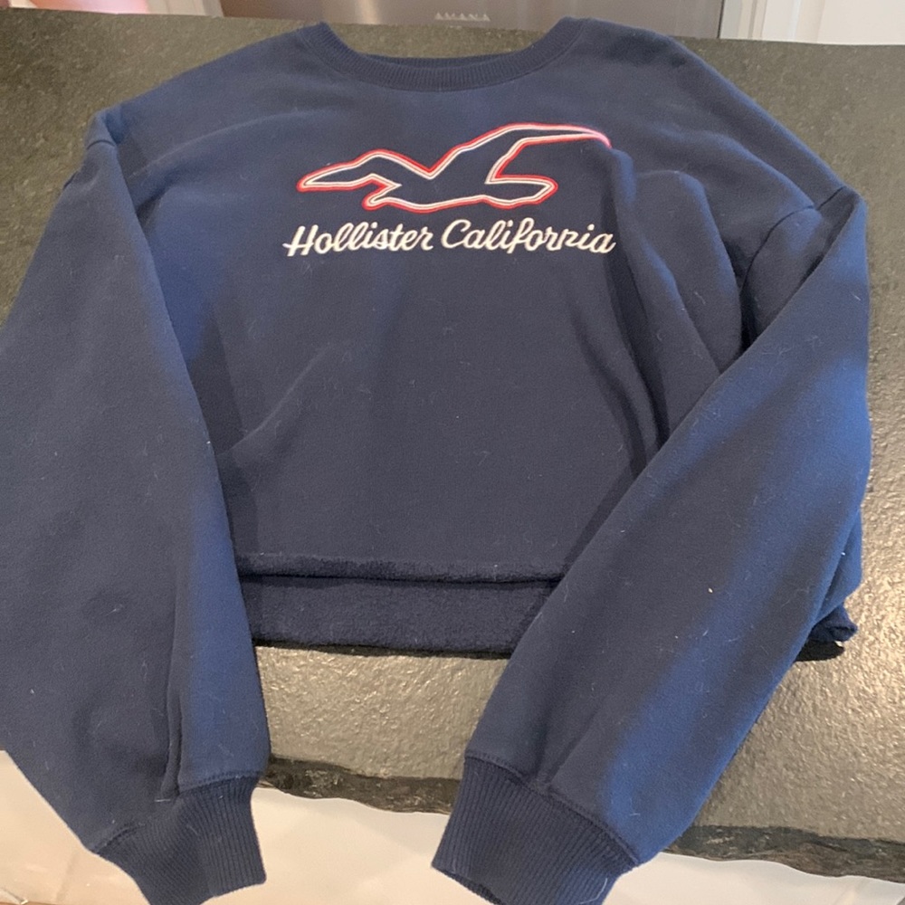 Cropped crew neck